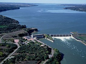 Lewis & Clark Lake and Dam NE.jpg