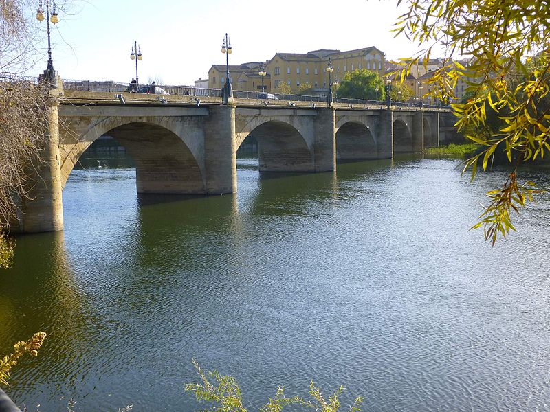 File:Logroño - Puente de Piedra y Candados del amor 03.JPG