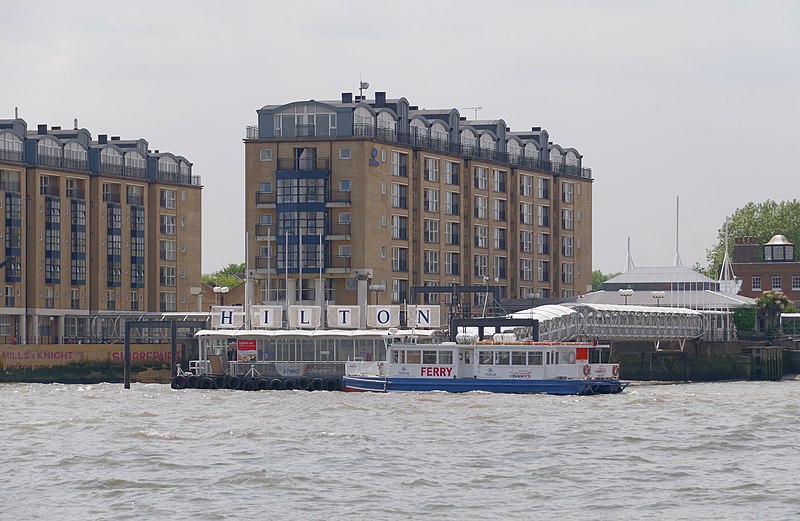 File:London MMB »0T9 Hilton Docklands Nelson Pier and "Twin Star".jpg