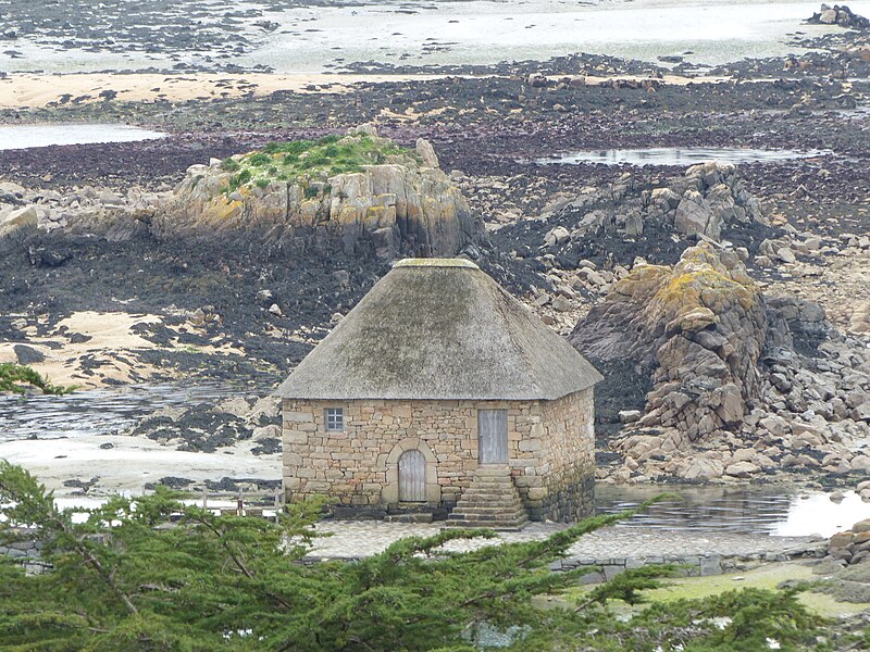 File:Maison isolée île de Bréhat.jpg