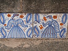 Femmes sur les carreaux de majolique décorant les contremarches de l'escalier Santa Maria del Monte à Caltagirone (Sicile)