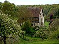 La façade est et le pignon nord du manoir.