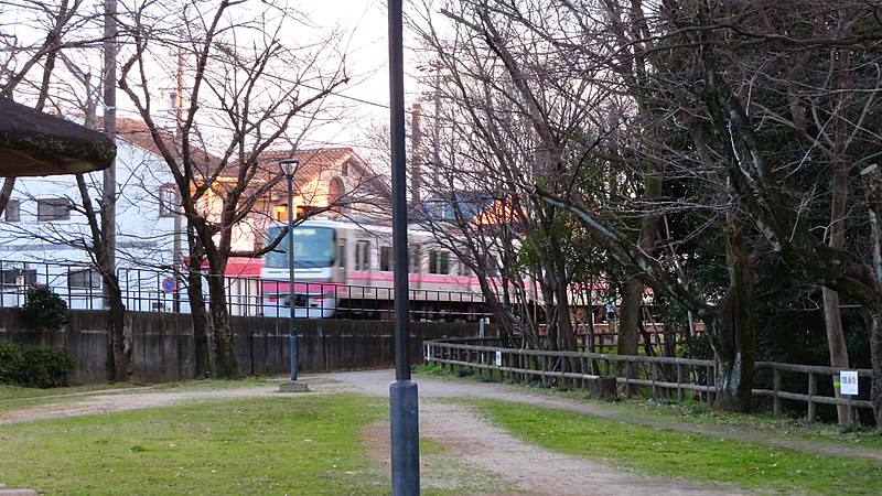 File:Meitetsu Komaki Line from Futagoyama Park - 2.jpg