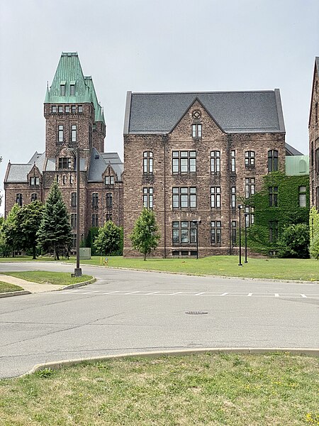 File:Middle East Wing, Old Buffalo State Hospital, Richardson Olmsted Complex, Forest, Buffalo, NY - 52596093053.jpg