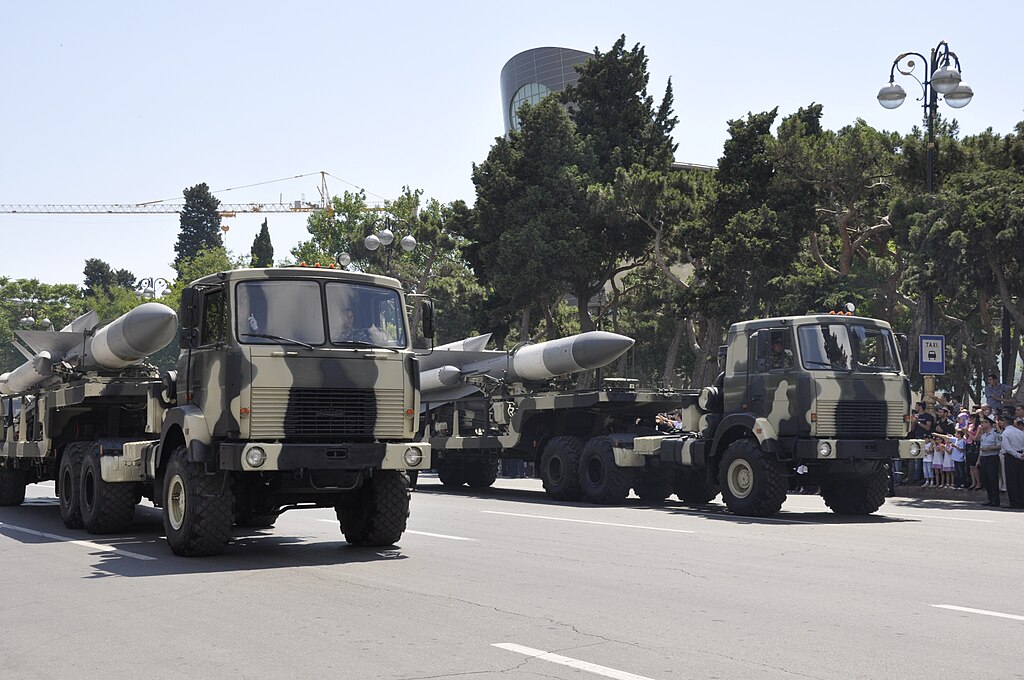 منظومه الدفاع الجوي  SA-5 Gammon 1024px-Military_parade_in_Baku_on_an_Army_Day31