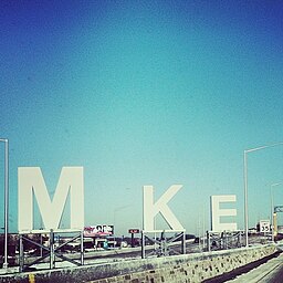 Milwaukee Airport MKE sign c2416bcc903f11e3b0e50e94664970e5 8