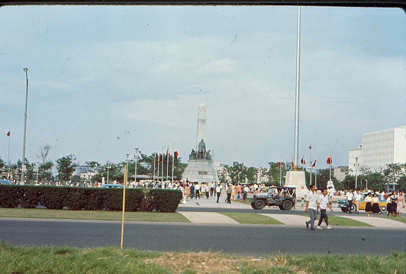 File:Monument Square, Manila, circa 1964 (49278448411).jpg