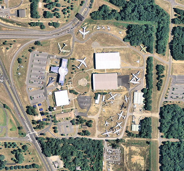 2006 aerial photo of museum buildings and aircraft