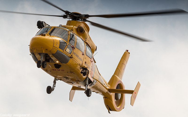 File:NHV Helicopters Netherlands Coastguard AS365 Dauphin about to land (34991513333).jpg