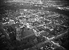 Luftbild der unzerstörten, dicht bebauten Altstadt von Neubrandenburg (Blick von Südwesten), um 1943