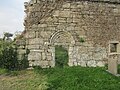 Entrée de l'église médiévale.