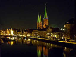 Vy over Lübecks inderby, med floden Trave.