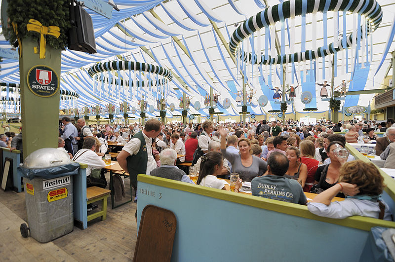 File:Oktoberfest (DerHexer) 2012-09-26 009.jpg