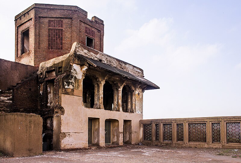 File:Old heritage in lahore - Lahore Fort.jpg