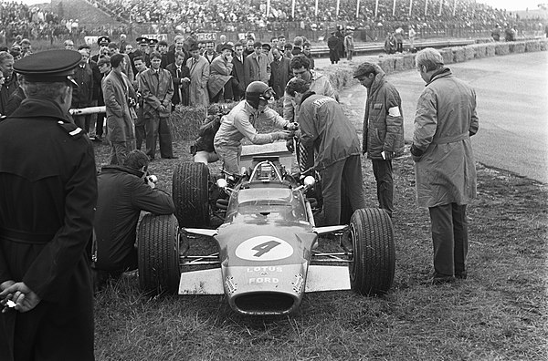 Oliver instructing officials to sort the Lotus 49 at the 1968 Dutch Grand Prix.
