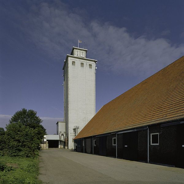 File:Overzicht van de graansilo - Zierikzee - 20399950 - RCE.jpg