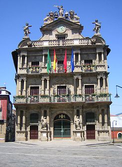 Pamplona Rathaus, voorzijde, 2005-07-17.jpg