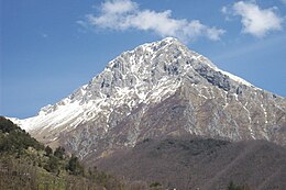 La Pania della Croce vista dal paese di Volegno