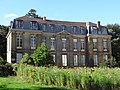 Hôtel de Magny : façade Nord-Est, au rez-de-chaussée de laquelle se fait le tri postal du Muséum.