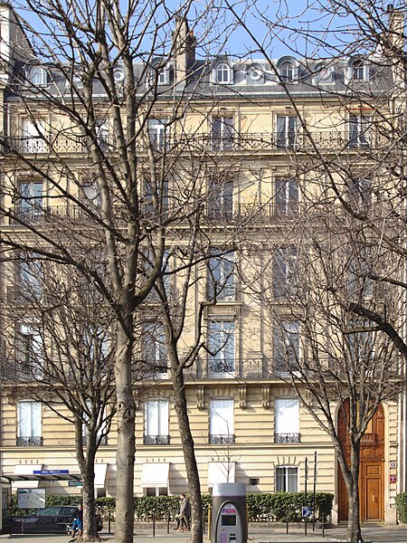 File:Paris avenue montaigne no3.jpg