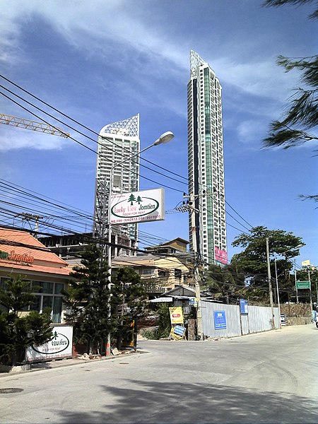 ไฟล์:Pattaya_skyscrapers_01_-_panoramio.jpg