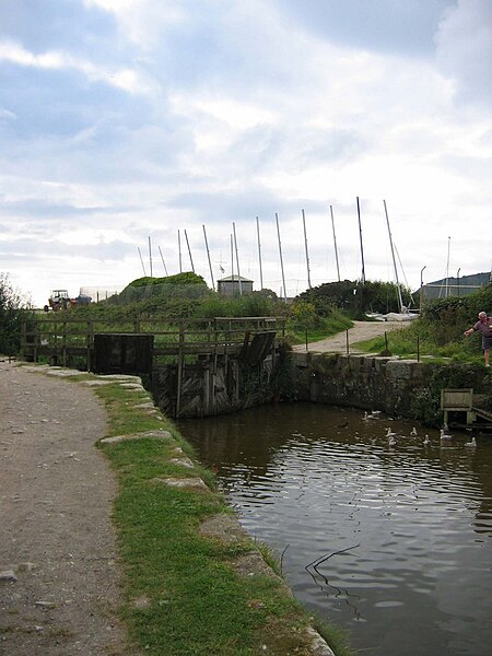 File:Pentewan Basin - geograph.org.uk - 1760336.jpg