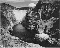 סכר הובר כפי שצולם בשחור-לבן על ידי אנסל אדמס ב-1941.