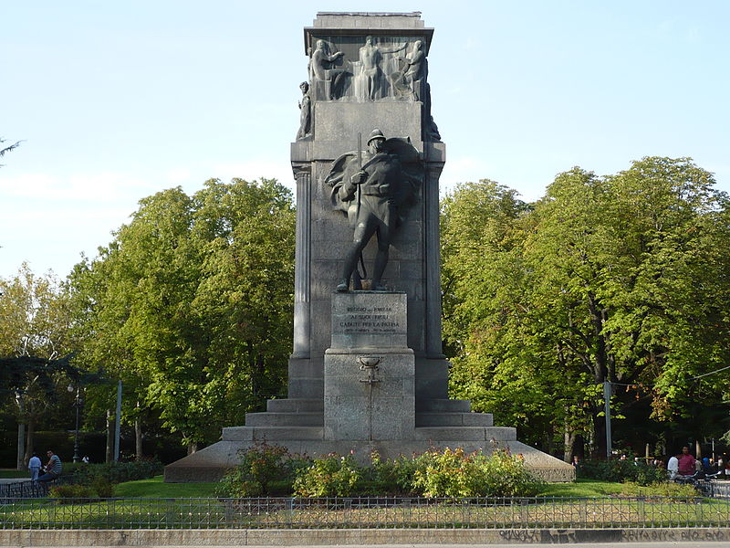 File:Piazza della vittoria Giardini pubblici Monumento ai caduti 02.JPG