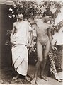 9690. Ragazzo nudo e ragazzo togato. / Naked boy by a boy wearing a toga.