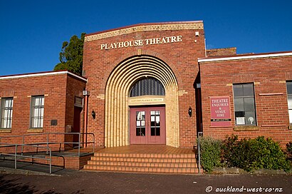 How to get to Glen Eden Playhouse Theater with public transport- About the place