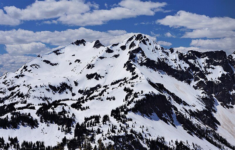 File:Plummer Mountain snowy.jpg