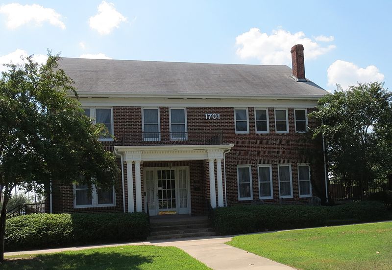 File:President's House aka Heritage House front - two.jpg