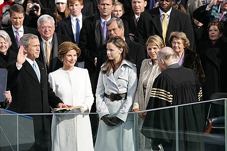 Tập_tin:President_George_W._Bush_takes_the_Oath_of_Office.jpg