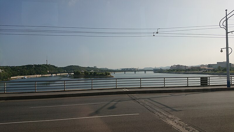 File:Pyongyang panorama from road bridge - 03.jpg