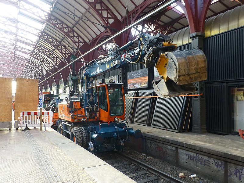 File:Rail service vehicles at Københavns Hovedbanegård 01.JPG