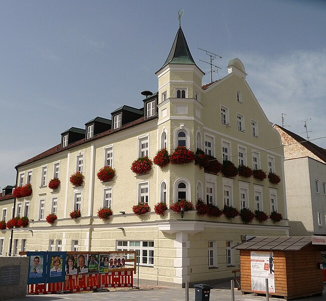 File:Rathaus Vilsbiburg.JPG