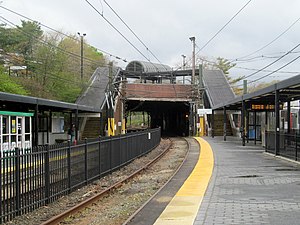 Reservoir station facing outbound, May 2016.JPG