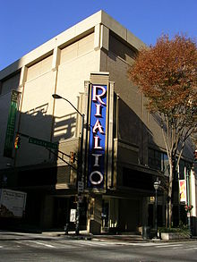 El Rialto Center en la calle 80 Forsyth.