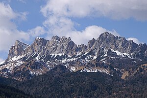 the mountains of the town Rochetes2.JPG