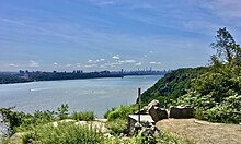 Atop the Hudson Palisades in Englewood Cliffs, Bergen County, overlooking the Hudson River, the George Washington Bridge, and the skyscrapers of Midtown Manhattan, New York City Rockefeller Overlook, Palisades Interstate Parkway, Englewood Cliffs, New Jersey - 20200907 - 02.jpg