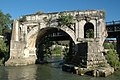 Il ponte Rotto databile al 241 a.C., fu il primo ponte ad essere costruito in pietra (nel 179 a.C.).