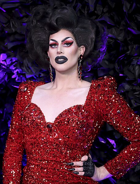 File:RuPaul DragCon 2022 (52072217457) (cropped).jpg