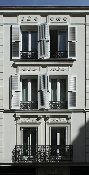 File:Rue Amelot (Paris), numéro 72, fenêtres 01.jpg