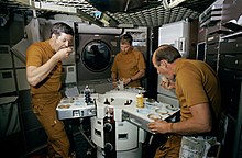 Skylab 2 crew eats food during ground training S73-20236.jpg