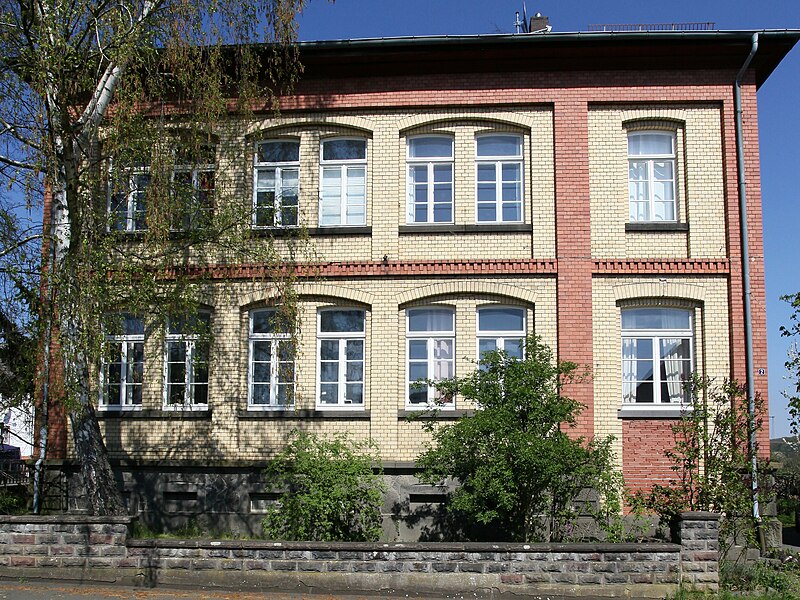 File:Saasen Alte Schule.jpg