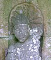 Fontaine Saint-Monna, statue de saint Monna, détail 2.