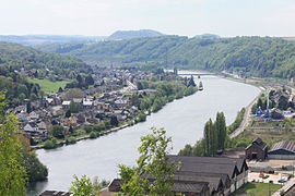 O Meuse em Sclayn da Reserva Natural de Sclaigneaux