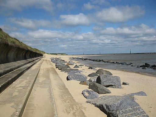 Sea defences - geograph.org.uk - 3000133