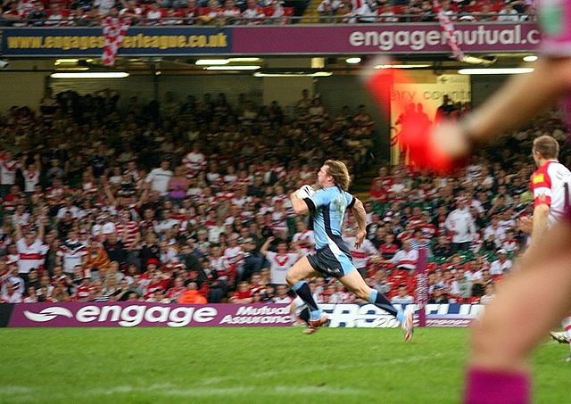 Long scoring a try against Wigan in 2008