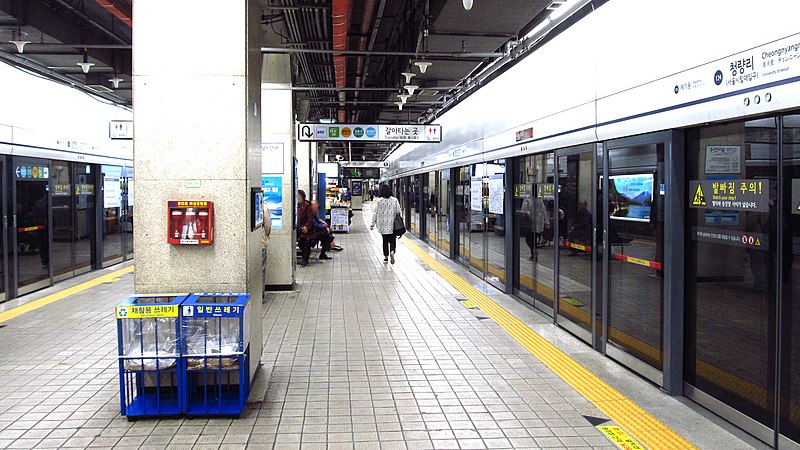 File:Seoul-metro-124-Cheongnyangni-station-platform-20191023-110350.jpg